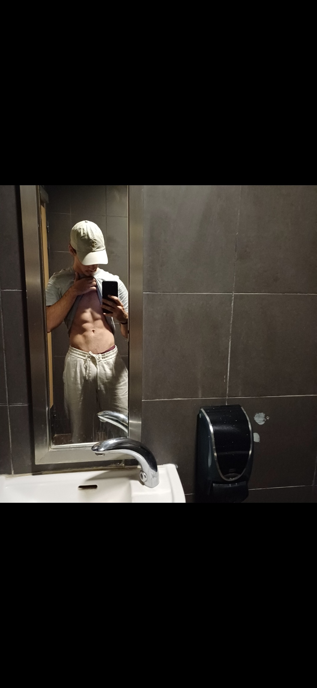 Profil de Mahdi, 21 ans, Soiree gay à Vinzel