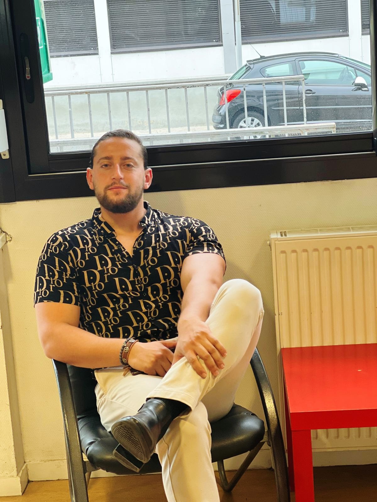 Profil de Bangali, 26 ans, Soiree gay à Zénauva