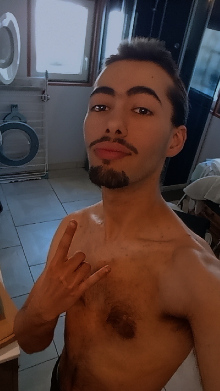 Profil de Almire, 22 ans, Soiree gay à Kerns