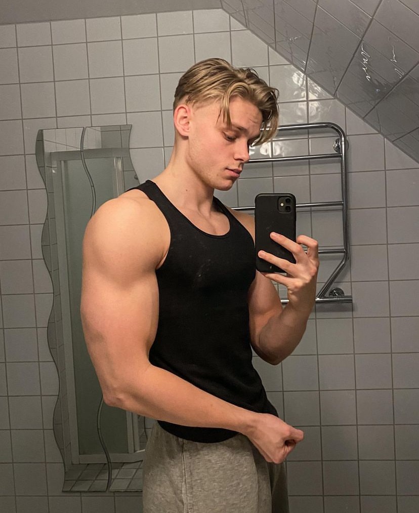 Profil de Yoni, 21 ans, Soiree gay à Molare