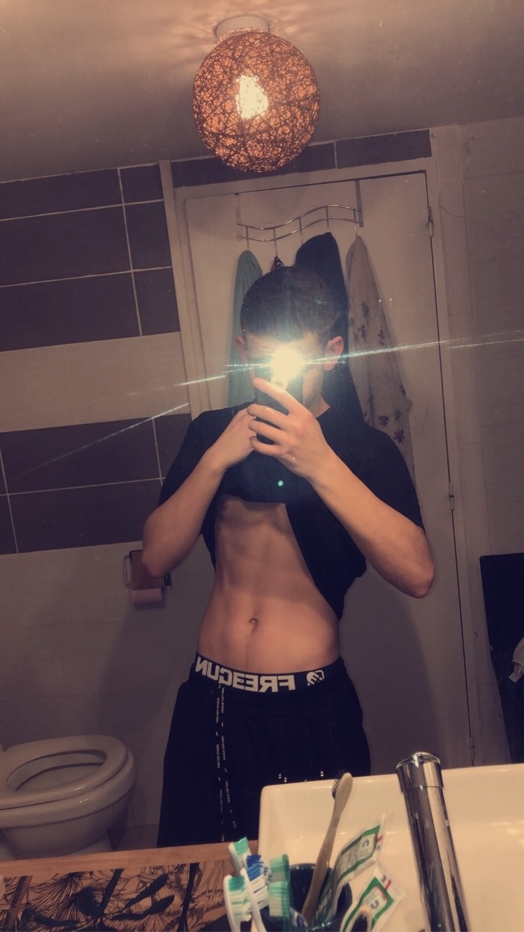 Profil de Ellyot, 18 ans, Soiree gay à Gurzelen